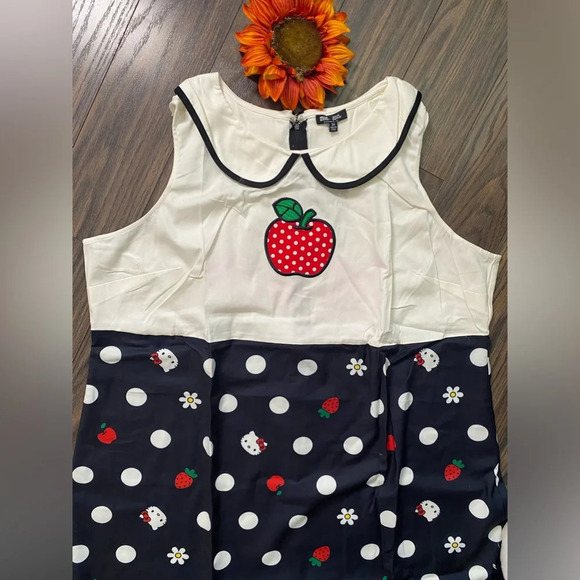 🦋B2G1🦋SMAK PARLOUR Hello Kitty Apple Power Shift Dress NWT - Picture 5 of 11